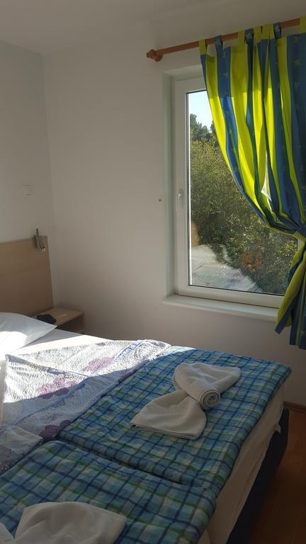 Bed&Breakfast Villa Eva Omisalj Bilik gambar
