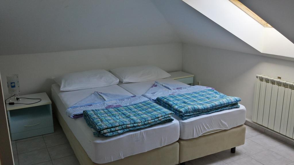 Bed&Breakfast Villa Eva Omisalj Bilik gambar